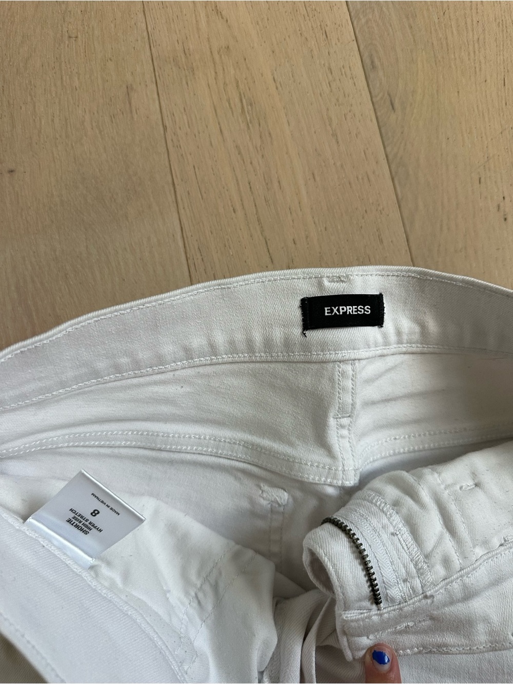 Express Shorts - Picture 3 of 3